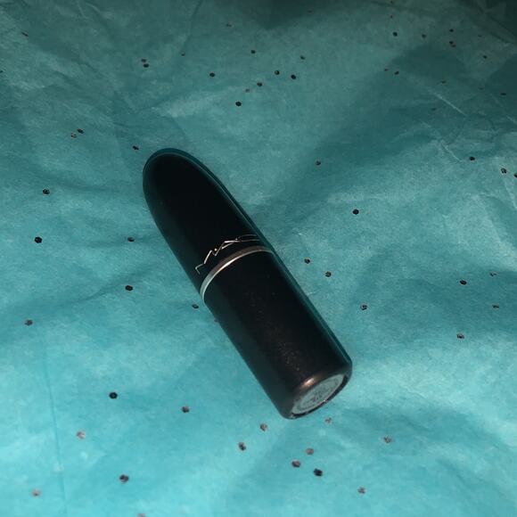 Mac lipstick in lady bug beauty fall casual red - Picture 1 of 2
